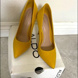 ALDO Cassedy
Color: yellow Leather
Size: 7